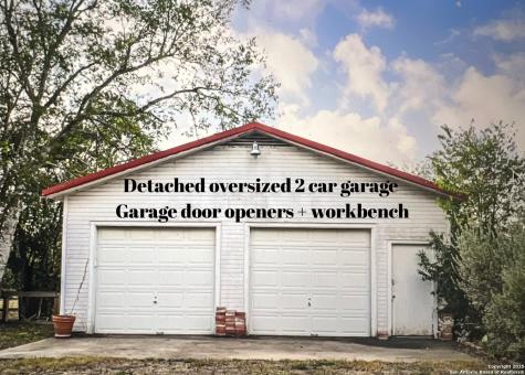 1002 E Gonzales Yoakum TX 77995