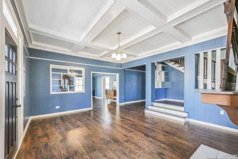 1002 E Gonzales Yoakum TX 77995