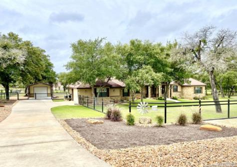 121 Eden Crossing Adkins TX 78101
