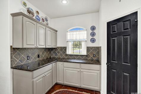112 Park Way Poth TX 78147