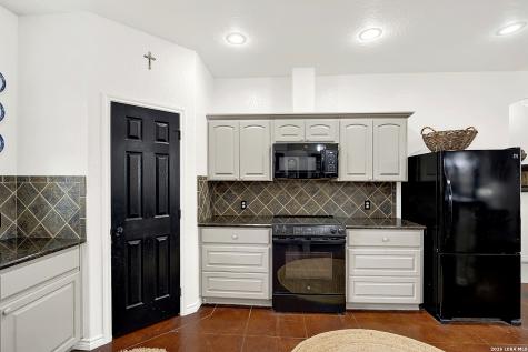 112 Park Way Poth TX 78147