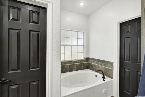 112 Park Way Poth TX 78147