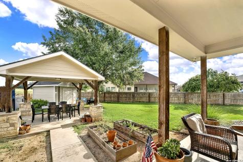 112 Park Way Poth TX 78147