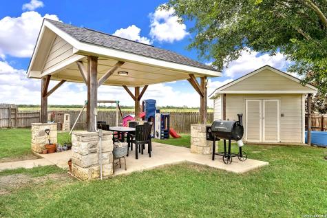 112 Park Way Poth TX 78147