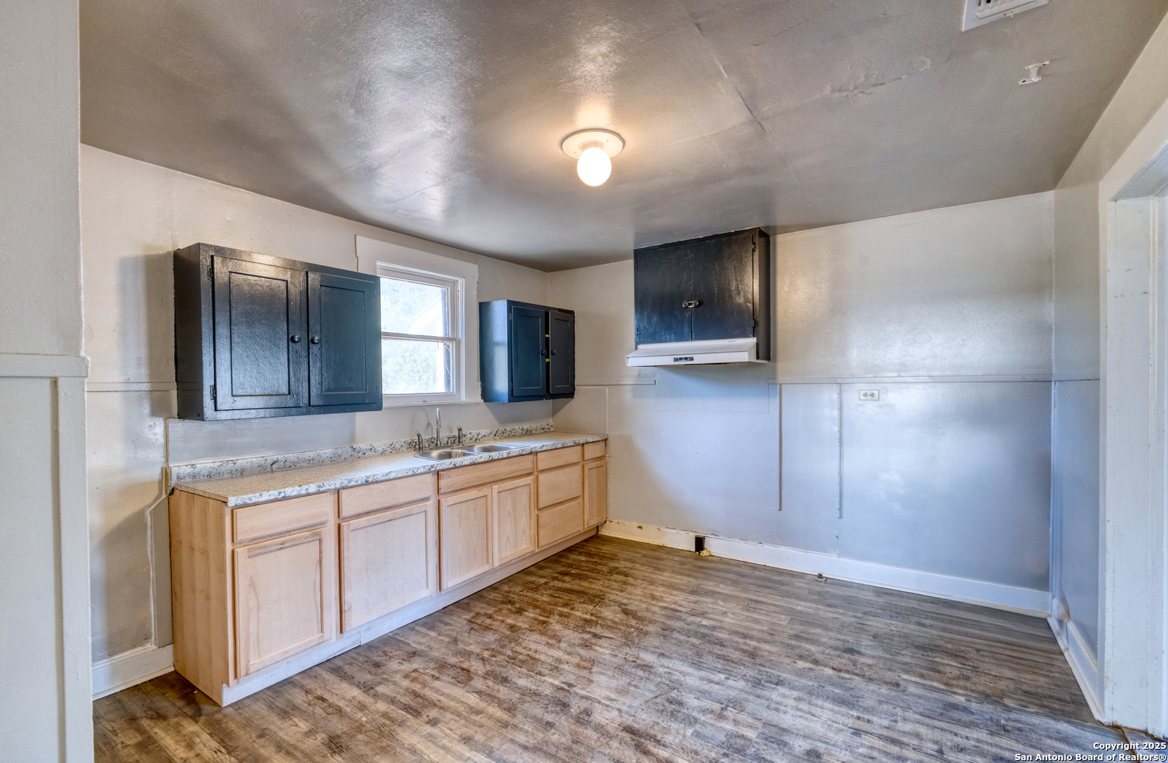 719 E Trinity Pearsall TX 78061