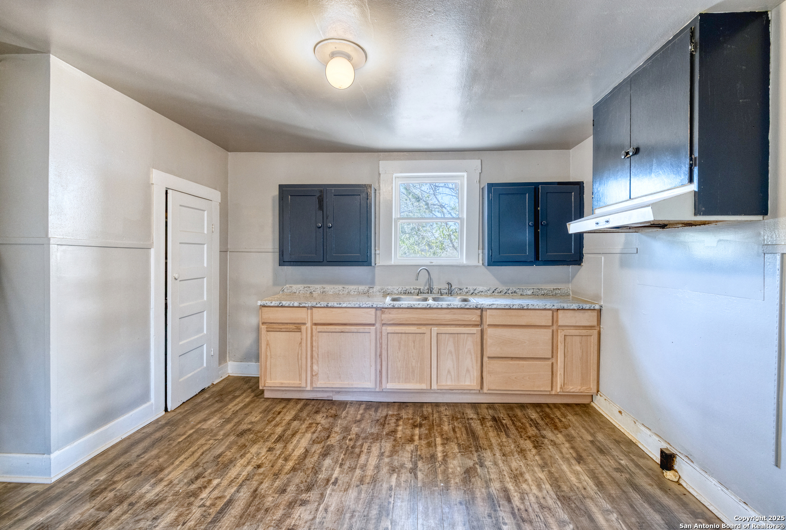719 E Trinity Pearsall TX 78061