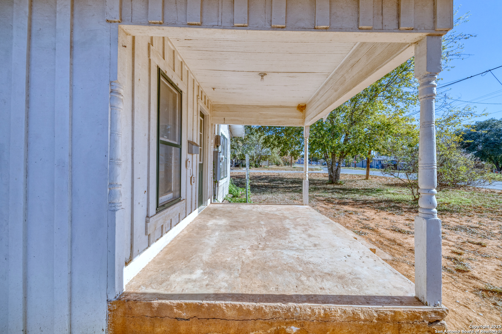 719 E Trinity Pearsall TX 78061