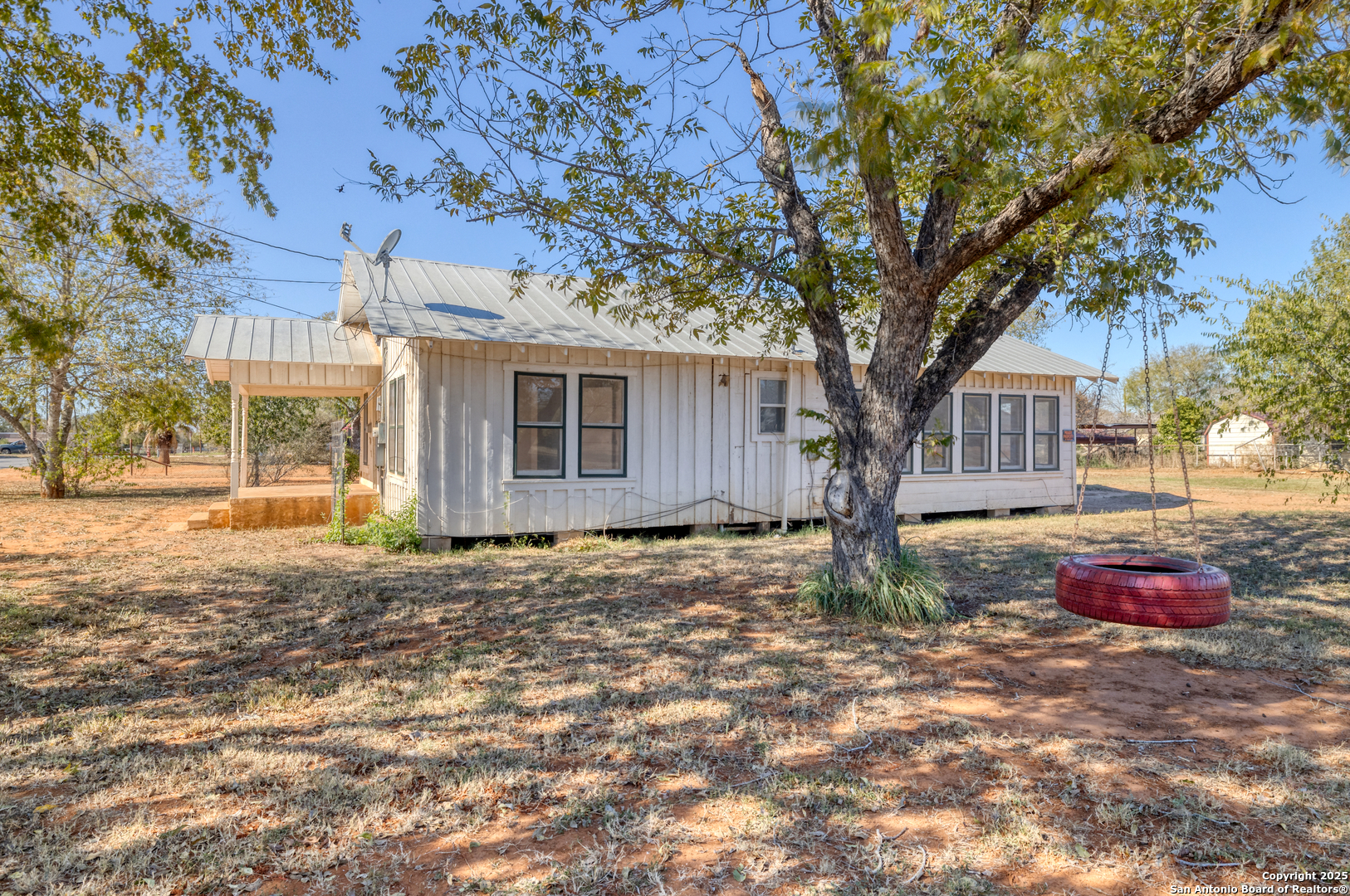 719 E Trinity Pearsall TX 78061