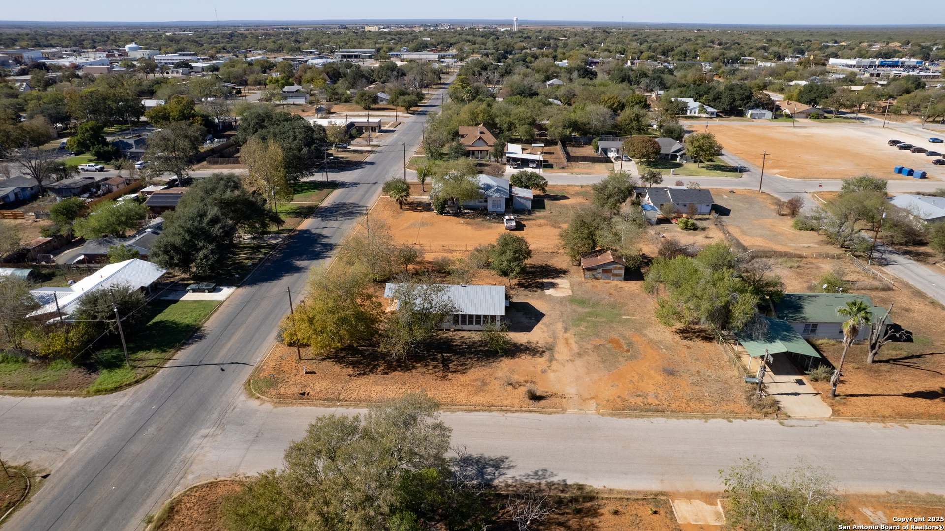 719 E Trinity Pearsall TX 78061