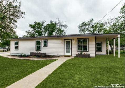1009 W Goodwin Street Pleasanton TX 78064
