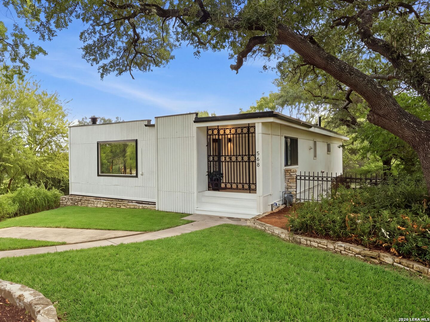 568 W Quill Drive San Antonio TX 78228