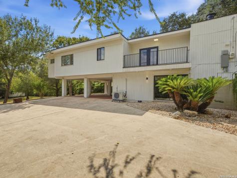 568 W Quill Drive San Antonio TX 78228