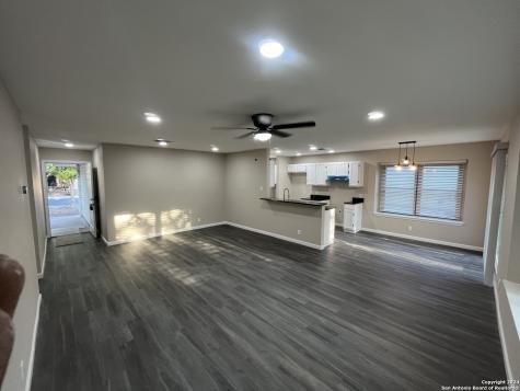 811 Thrasher Drive San Antonio TX 78245