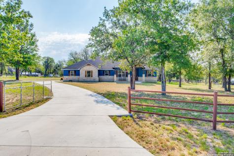 135 County Road 6874 Natalia TX 78059