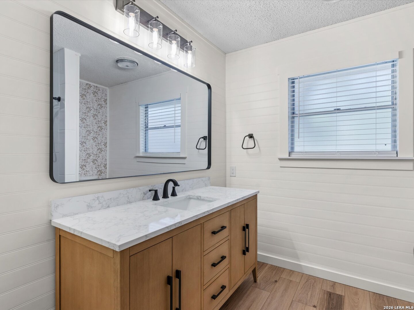 102 Mossridge Universal City TX 78148