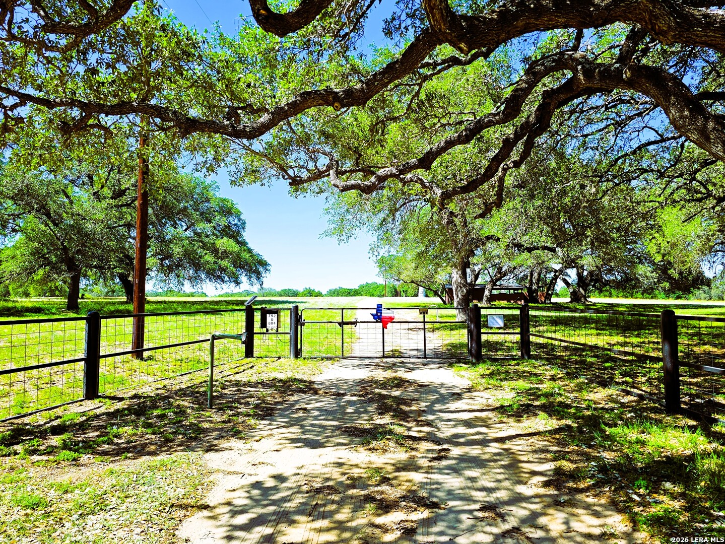 799 County Road 6612 Devine TX 78016