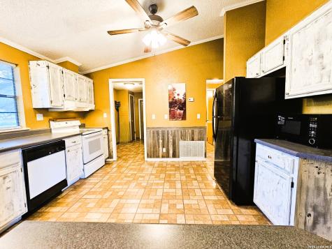 799 County Road 6612 Devine TX 78016