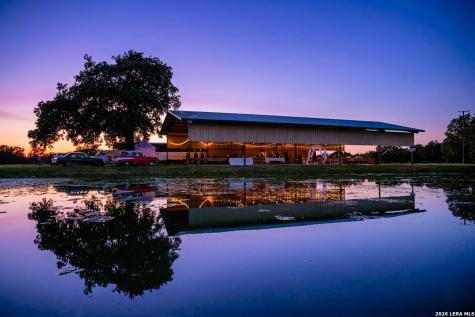 799 County Road 6612 Devine TX 78016