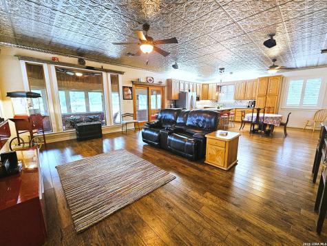 799 County Road 6612 Devine TX 78016