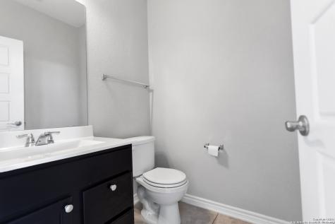 1302 Hummingbird San Antonio TX 78245