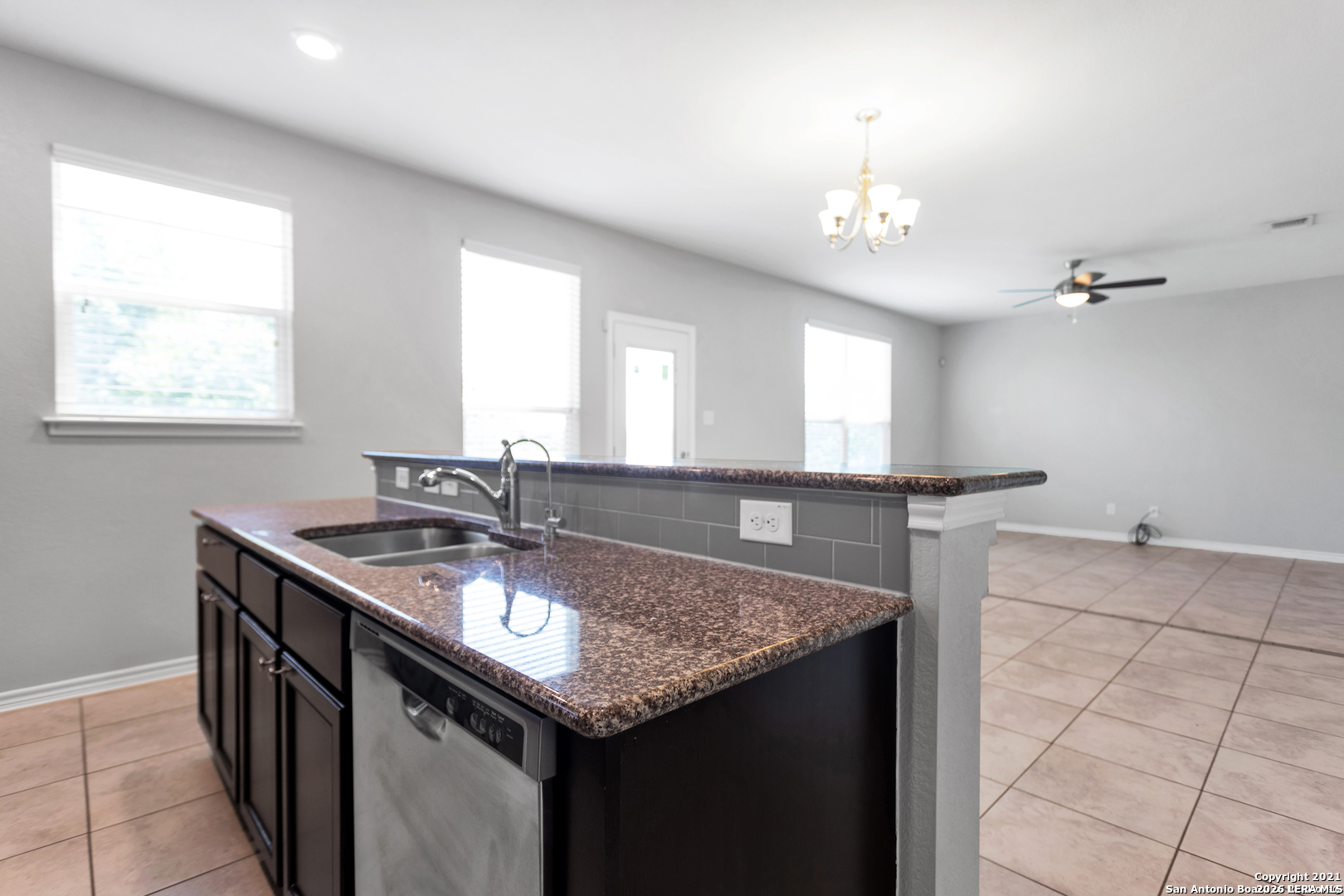 1302 Hummingbird San Antonio TX 78245