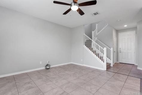 1302 Hummingbird San Antonio TX 78245