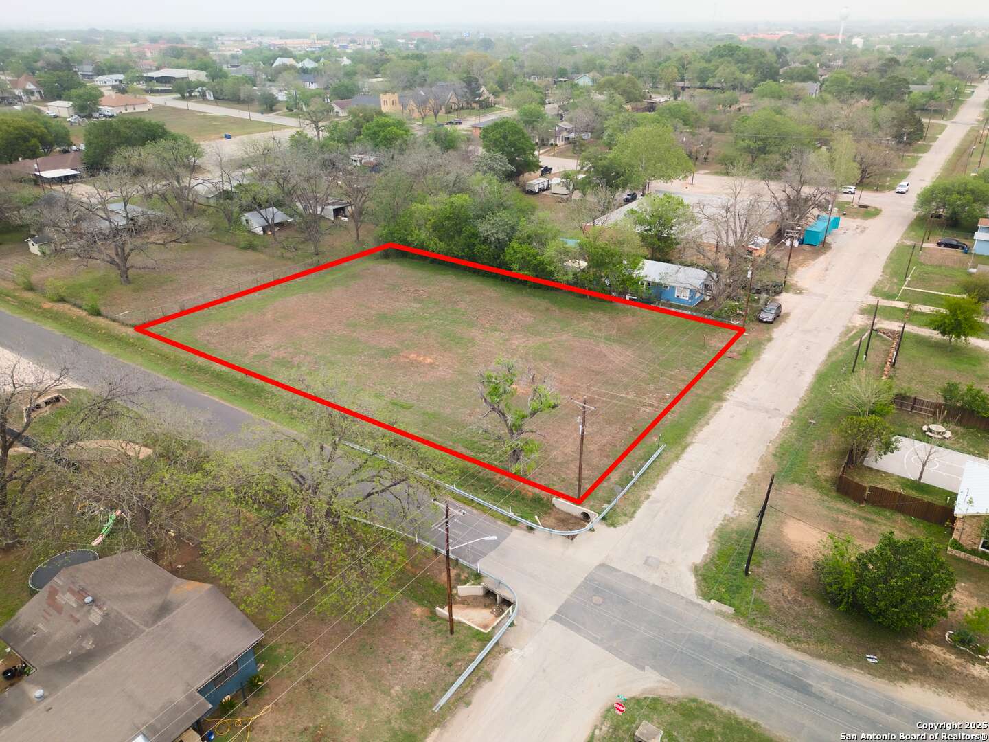 1306 B Street Floresville TX 78114