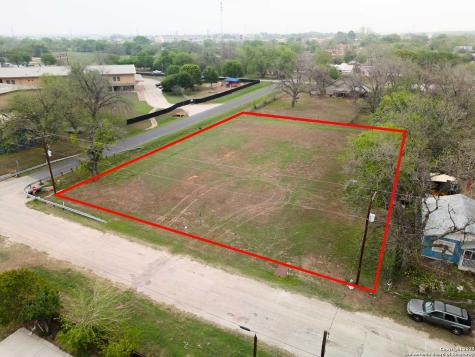 1306 B Street Floresville TX 78114