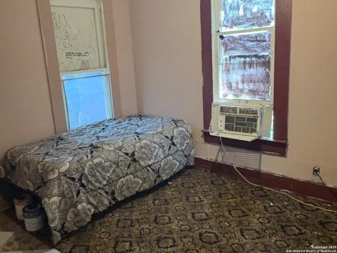 302 Regina San Antonio TX 78223