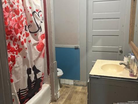 302 Regina San Antonio TX 78223