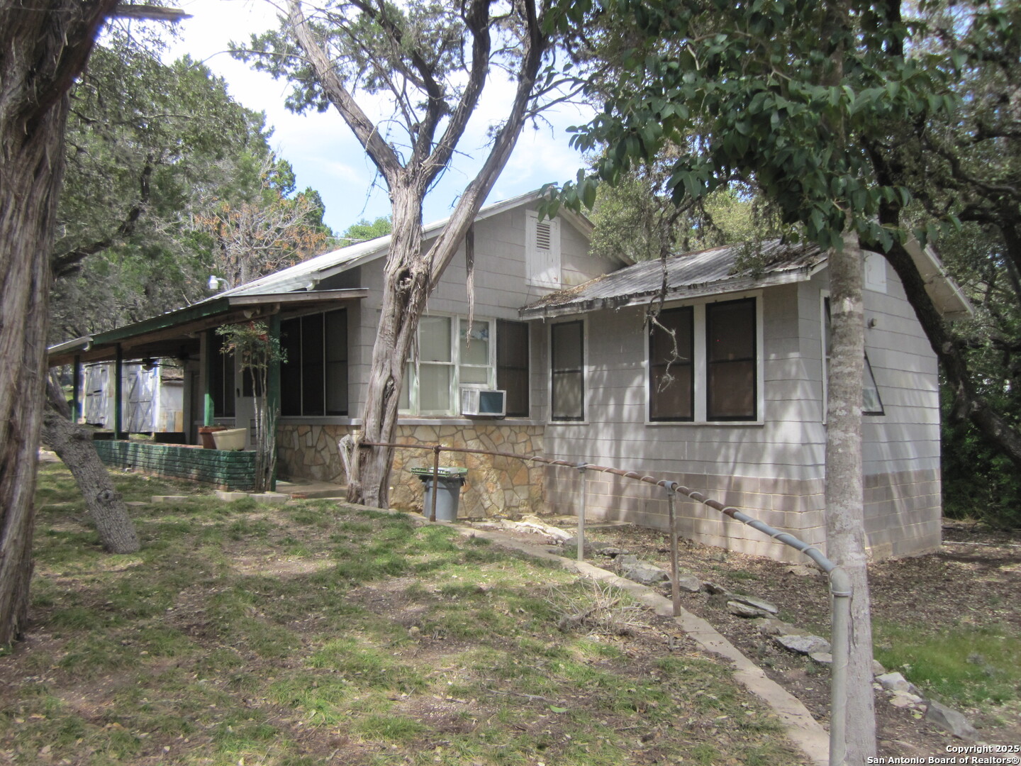 152 Cherokee Trail Lakehills TX 78063