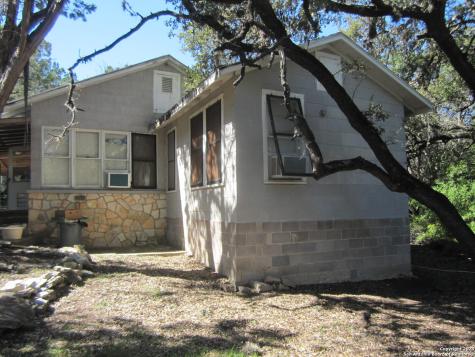 152 Cherokee Trail Lakehills TX 78063
