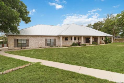 233 Twin Oaks Drive La Vernia TX 78121