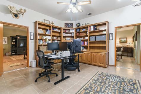 233 Twin Oaks Drive La Vernia TX 78121