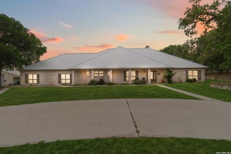 233 Twin Oaks Drive La Vernia TX 78121