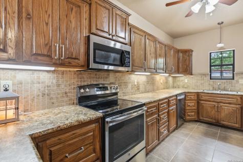 233 Twin Oaks Drive La Vernia TX 78121