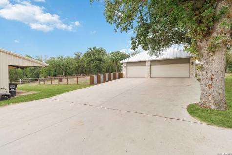 233 Twin Oaks Drive La Vernia TX 78121