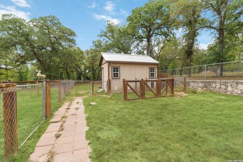 233 Twin Oaks Drive La Vernia TX 78121
