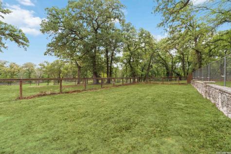 233 Twin Oaks Drive La Vernia TX 78121