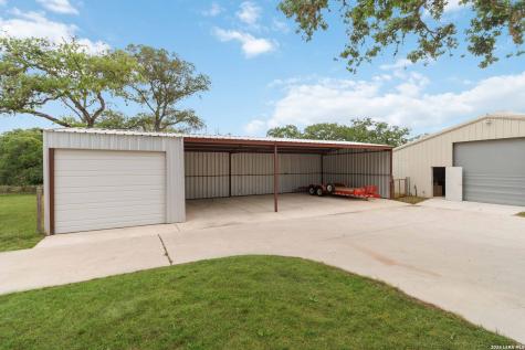 233 Twin Oaks Drive La Vernia TX 78121