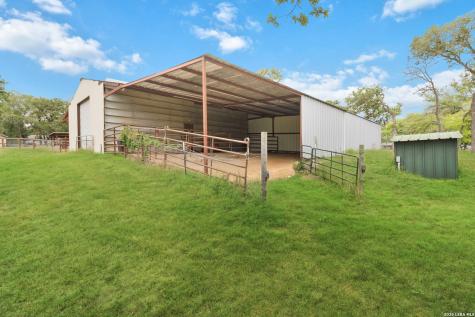 233 Twin Oaks Drive La Vernia TX 78121