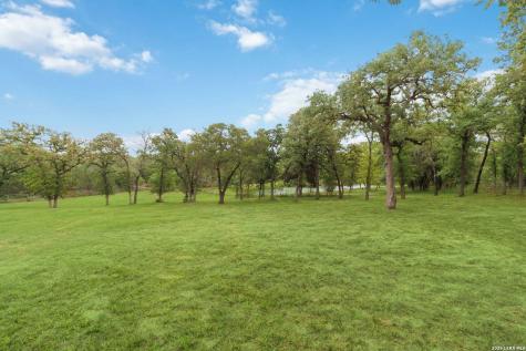 233 Twin Oaks Drive La Vernia TX 78121