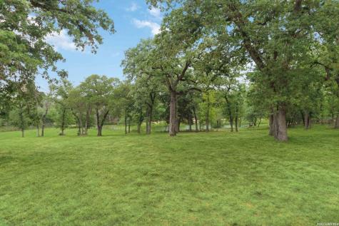 233 Twin Oaks Drive La Vernia TX 78121