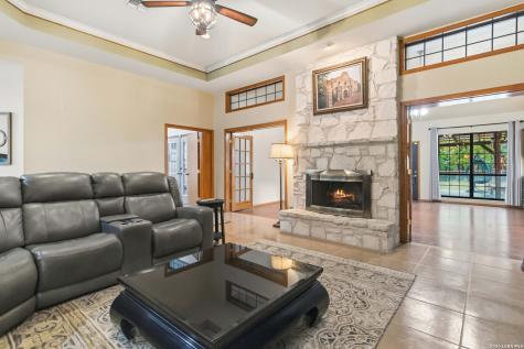 233 Twin Oaks Drive La Vernia TX 78121