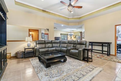 233 Twin Oaks Drive La Vernia TX 78121