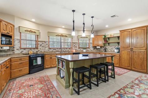 233 Twin Oaks Drive La Vernia TX 78121
