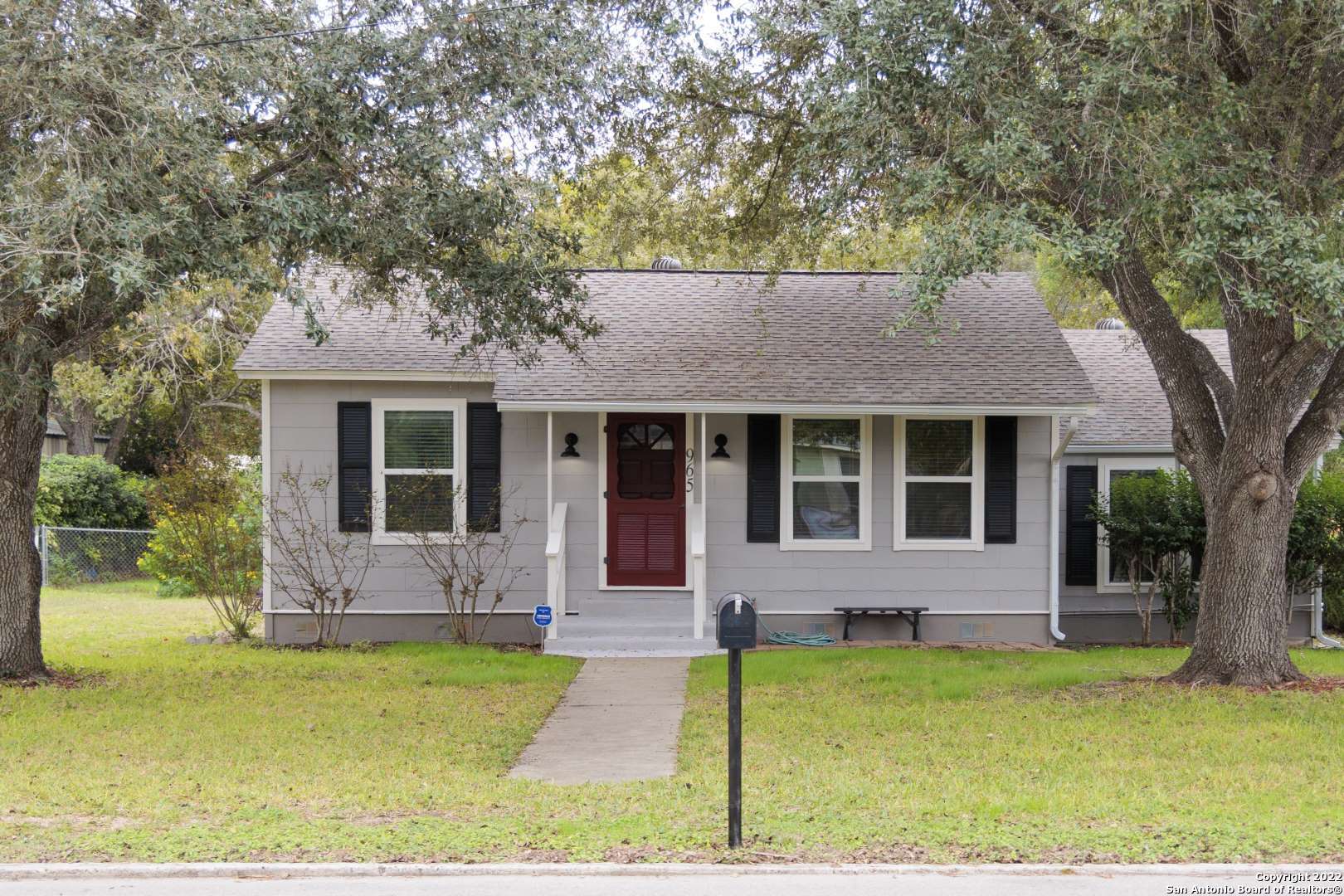 965 E Walnut Street Seguin TX 78155