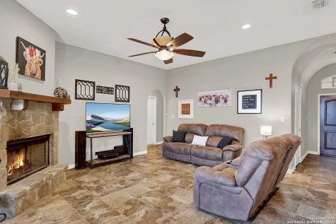 221 S Monkhouse Street Poth TX 78147