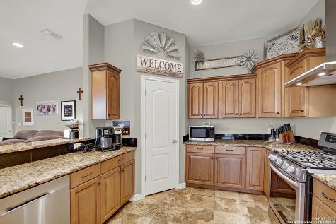 221 S Monkhouse Street Poth TX 78147