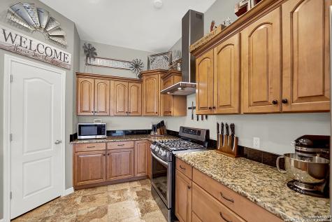 221 S Monkhouse Street Poth TX 78147